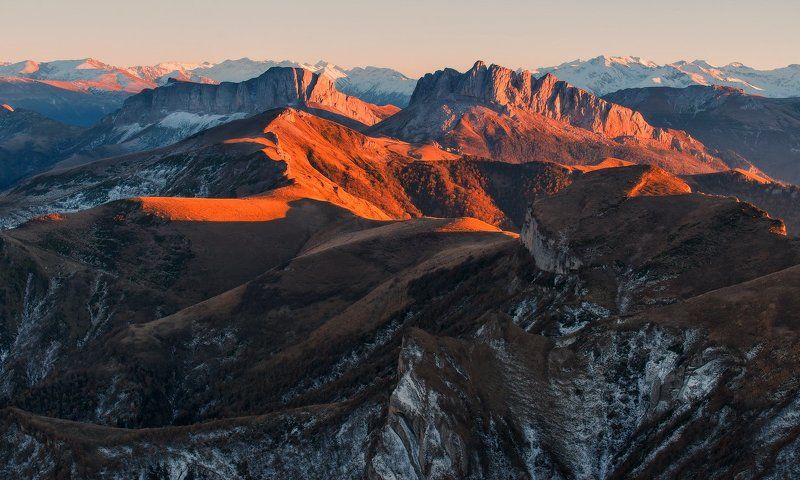 ЗАКАТ, ОСЕНЬ И ПЕРВЫЙ СНЕГ . фото превью