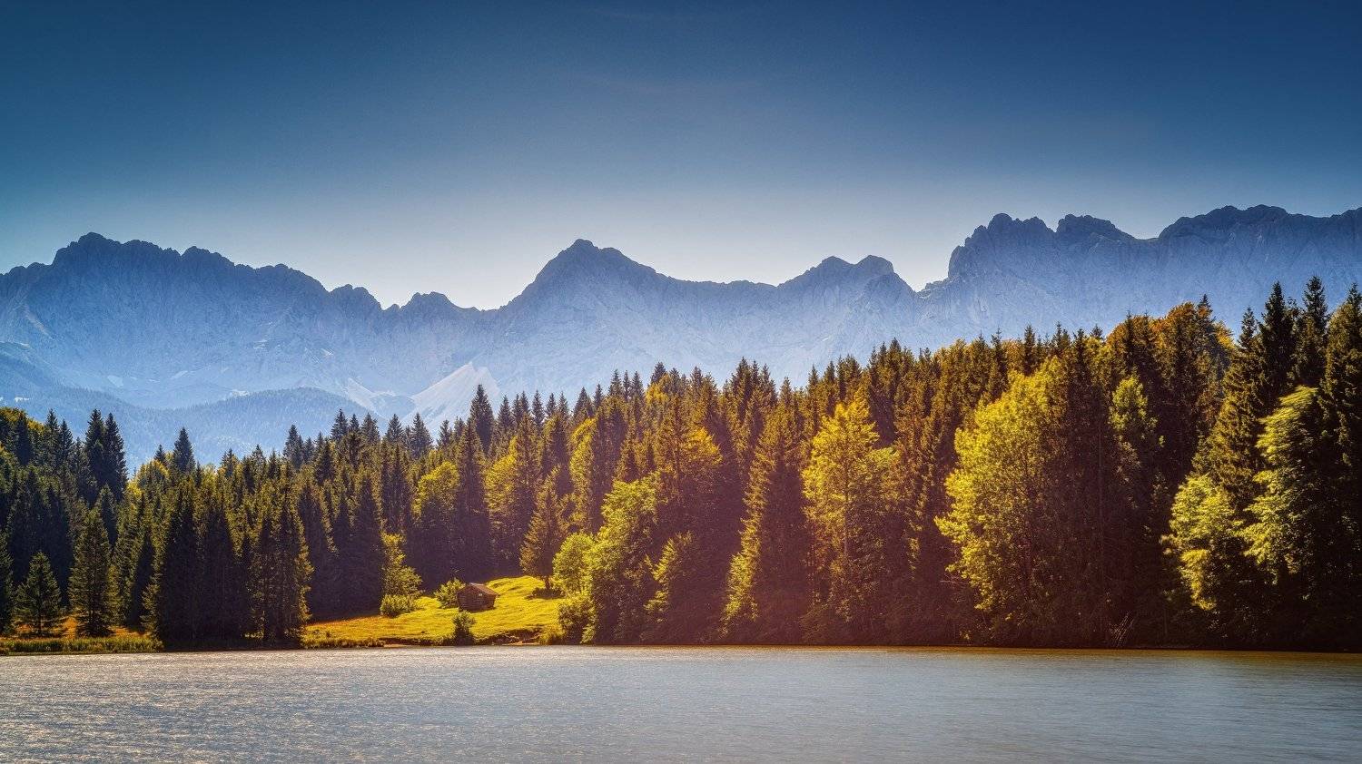 нет людей,  на улице,  гора,  природа,  дерево,  озеро,  воды,  пейзаж - пейзаж,  спокойствие,  спокойная сцена,  небо,  красота в природе,  идиллический,  день,  отражение,  не городская сцена,  путешествовать,  утро,  облако - небо,, Андрей Ожерельев