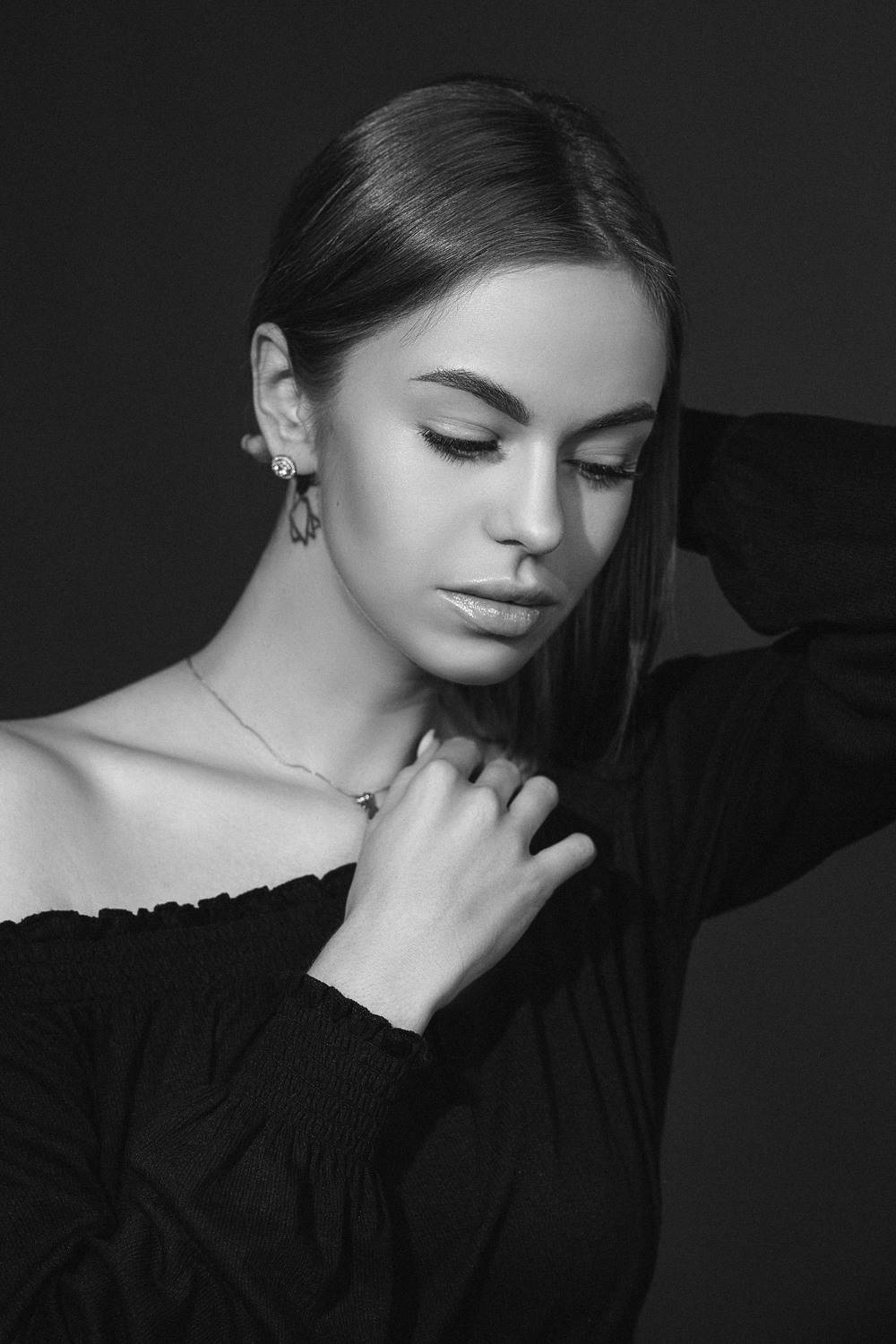 девушка, модель, портрет, фотосессия, макияж, гламур, girl, model, modeling, young, portrait, make-up, glamour, studio, чб, чёрно-белое фото, bw, black and white, творческий портрет, женский портрет, постановка, постановочная фотография, fashion, Владимир Васильев