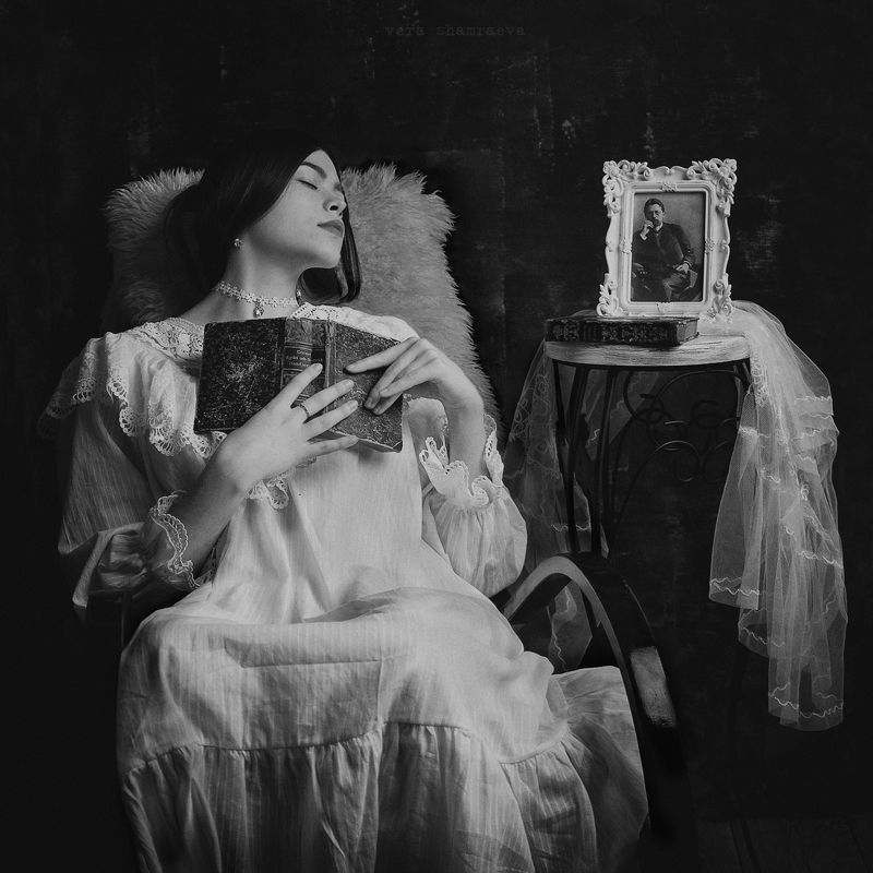 винтажный стиль монохром девичий портрет Портрет с Чеховым фото превью