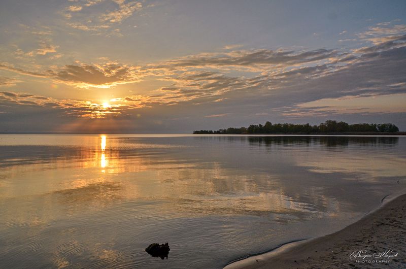утро, рассвет, восход, лучи, вода, отражения, небо, облака В тишине утра фото превью