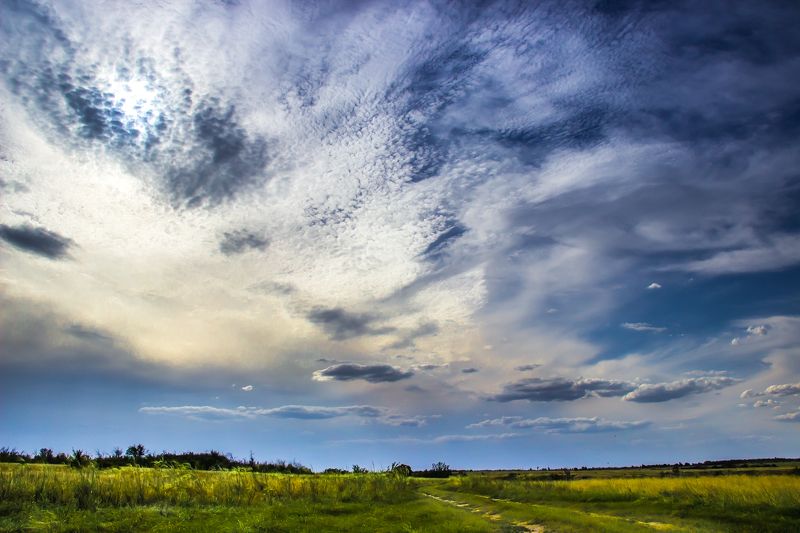 Небо в пелене облаков фото превью