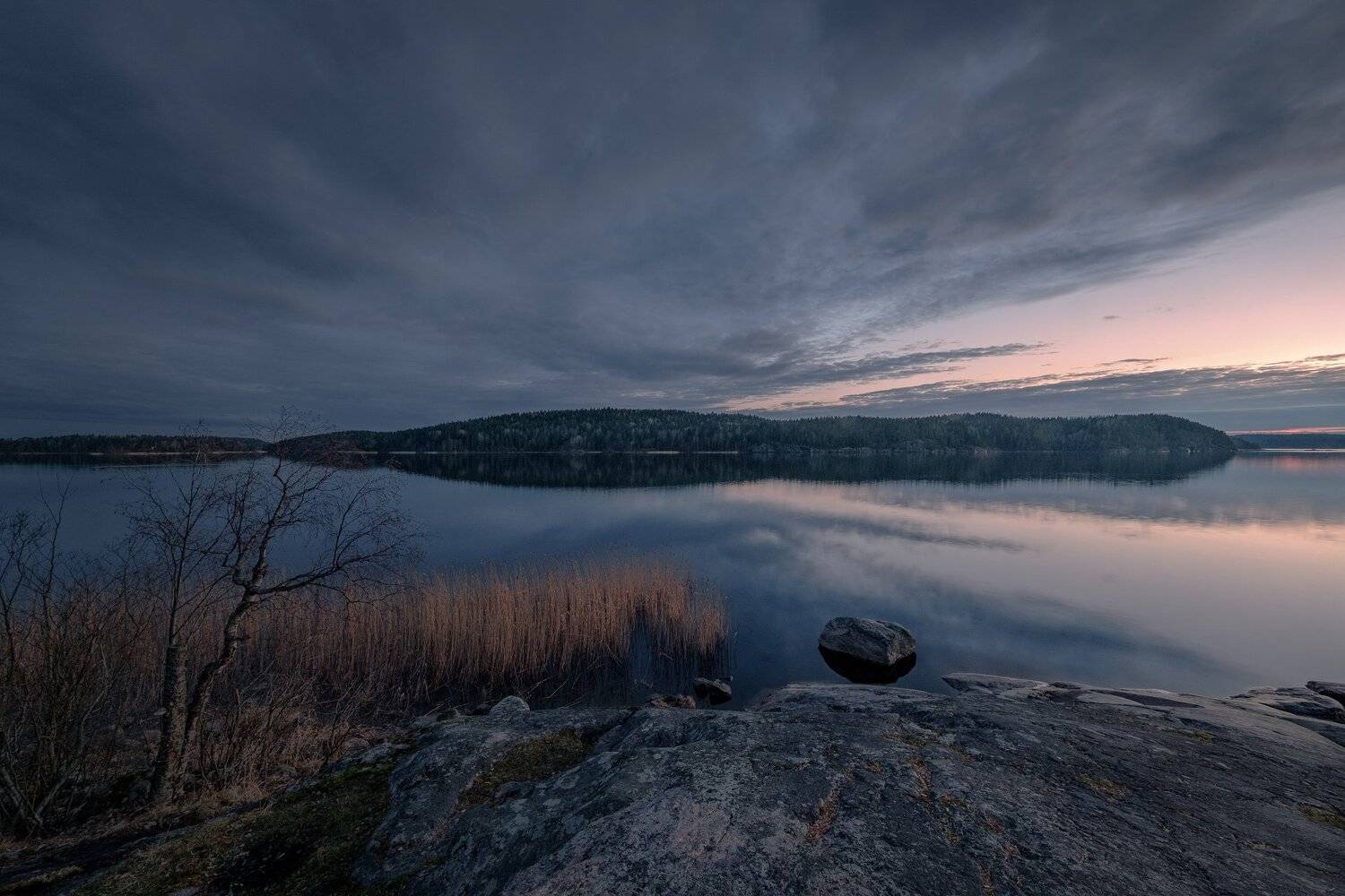 карелия, ладога, залив, закат, скалы, деревья, облака, холод, пейзаж, природа, Андрей Чиж