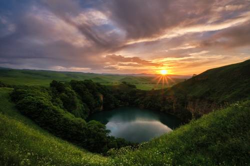 Закат на озере Шадхурей. Кабардино-Балкария.