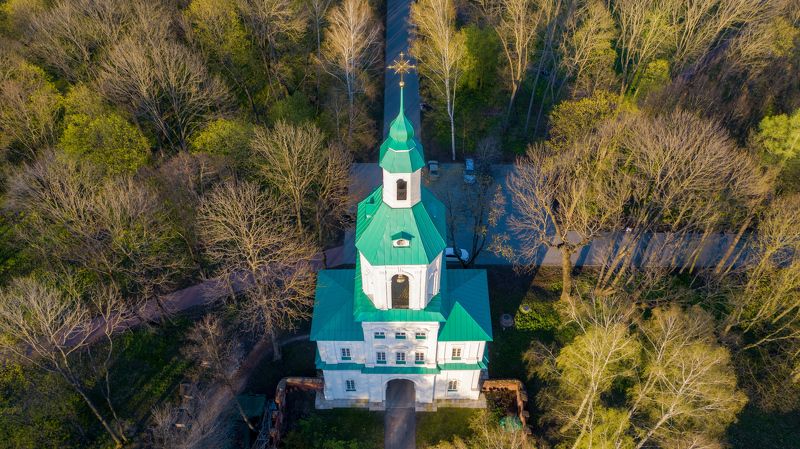 Колокольня в Богородицком парке фото превью