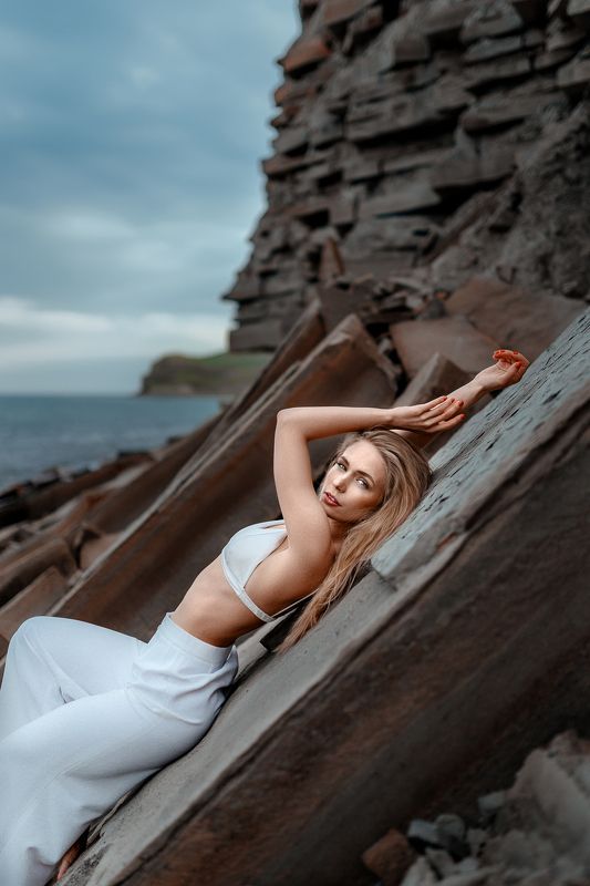 horizontal outdoors photography one person sea lifestyles day rock - object beach nature water beautiful woman vacations beauty in nature blonde white sky body young rockies rock rocky fashion portrait girl Natasha фото превью
