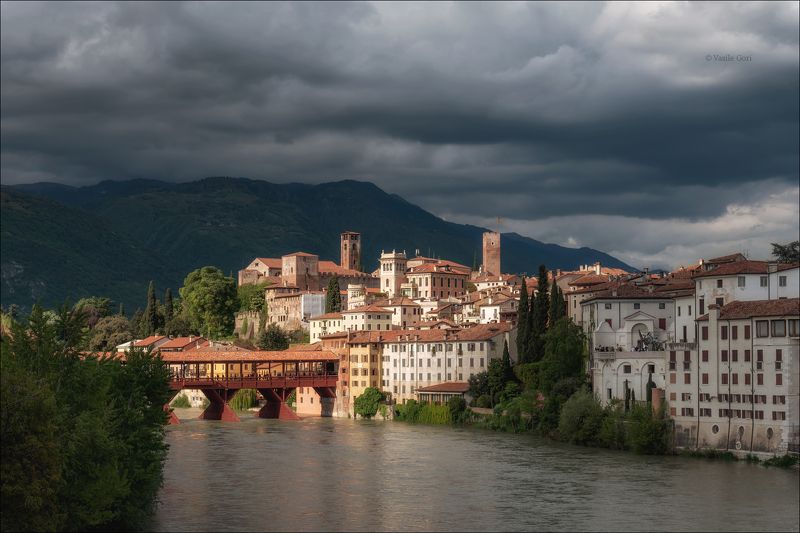 italy, basssano del grappa, italia, город, италия, венето, кипарис, весна, мост, cipressi, belvedere Луч света сквозь тучи... фото превью
