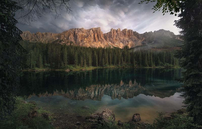 Lago di Carezza in frame фото превью