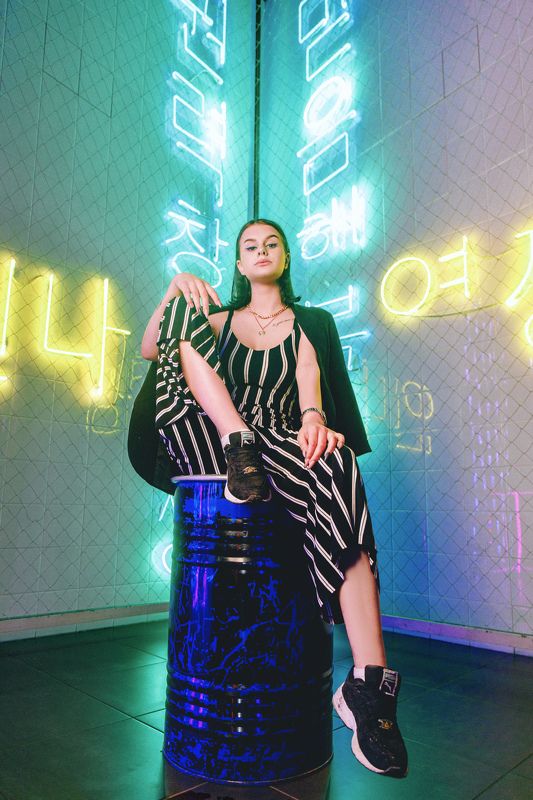 женский портрет, портрет, девушка, черно-белое, абстракция, girl, portrait Neon фото превью