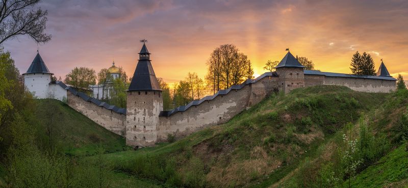 Панорама Печорского монастыря фото превью