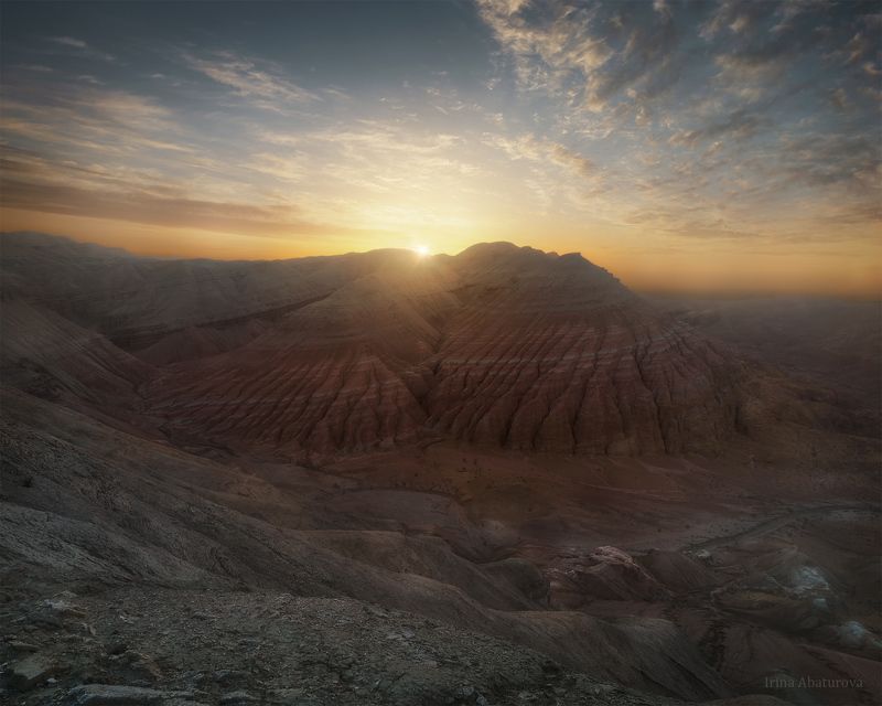 казахстан, алтын-эмель, актау, цветные горы Рассвет в горах Актау, национальный парк Алтын-Эмель фото превью