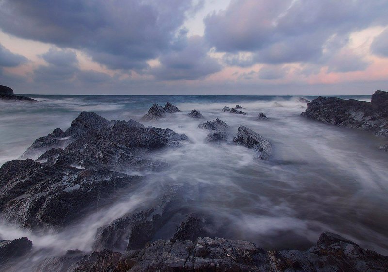 Фрагмент вечернего шторма фото превью