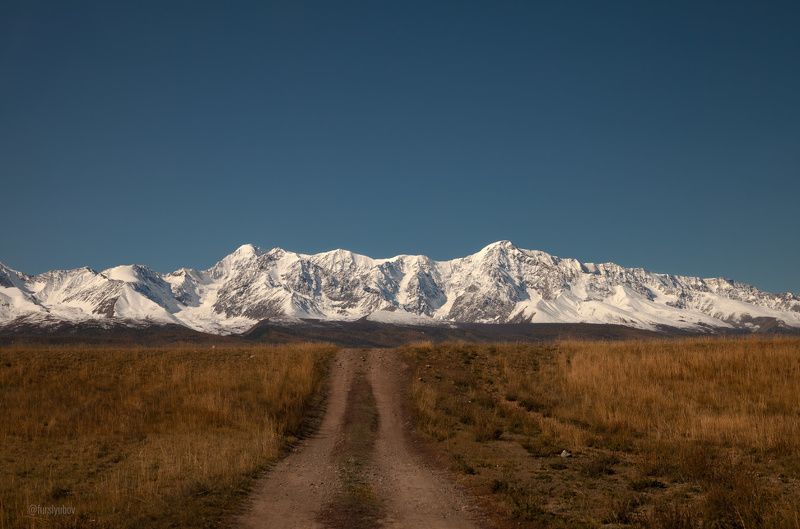 Северо - Чуйский хребет. Минимализм фото превью