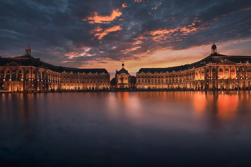 city; france; bordeaux; aquitaine; cityscape; blue hour; night; clouds; reflections Le miroir d\'eau à Bordeaux фото превью