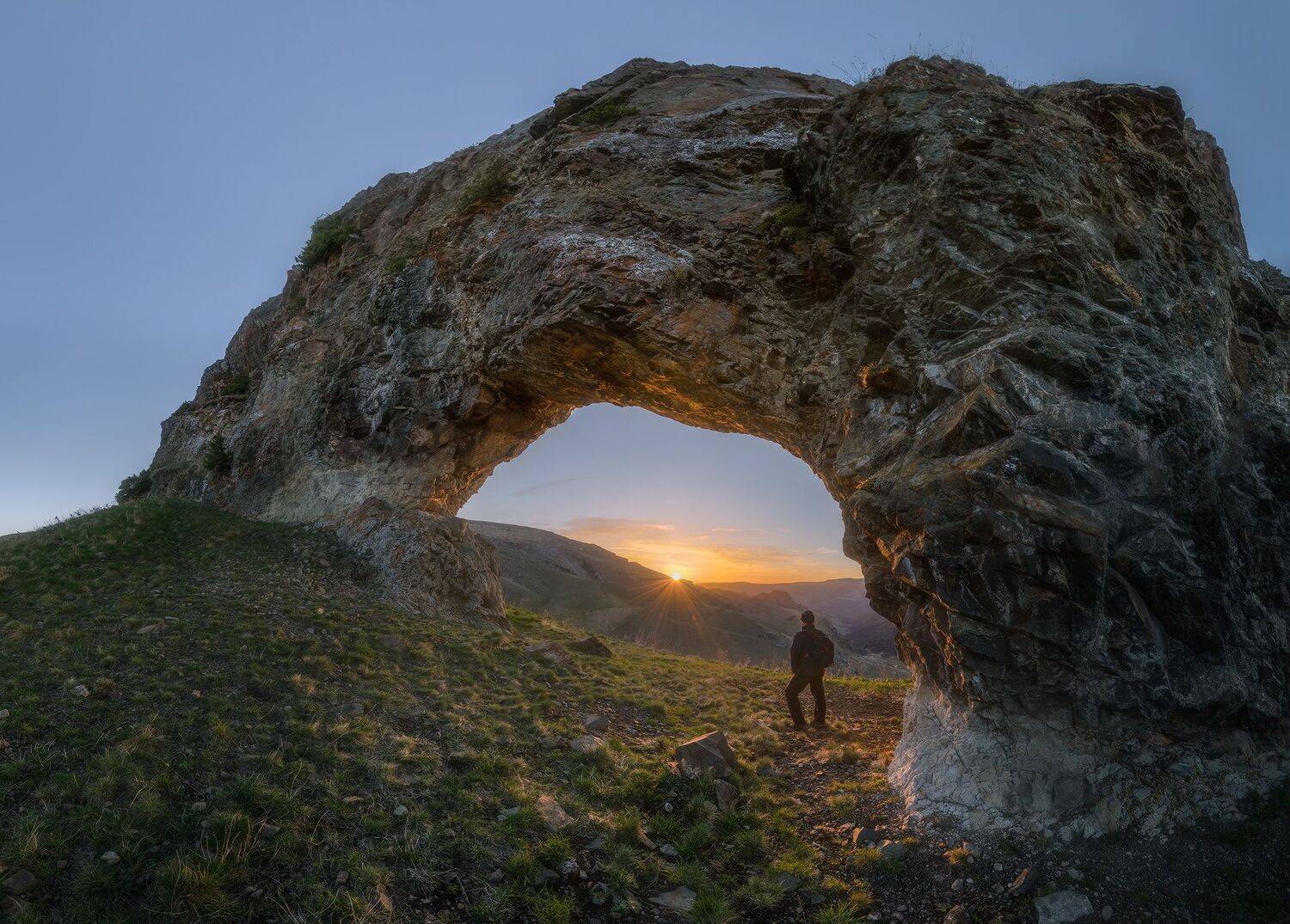 северный кавказ. карачаево-черкесия, скала арка, рассвет ,весна, Николай Мысливцев