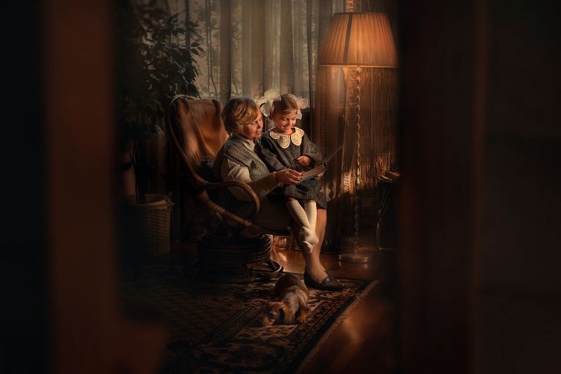 бабушка, бабушка и внучка, семья у бабушки фото превью