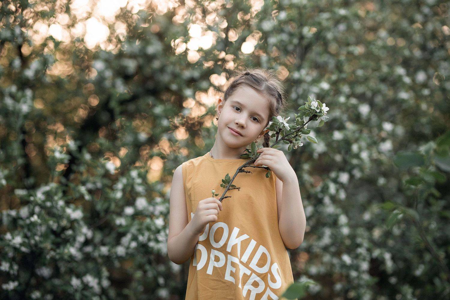 девочка, портрет, фотосессия, girl, young, portrait, творческий портрет, детский портрет, young girl, детская фотография, детская фотосессия, постановка, постановочная фотография, цветущие сады, фотосессия в цветущих садах, Владимир Васильев