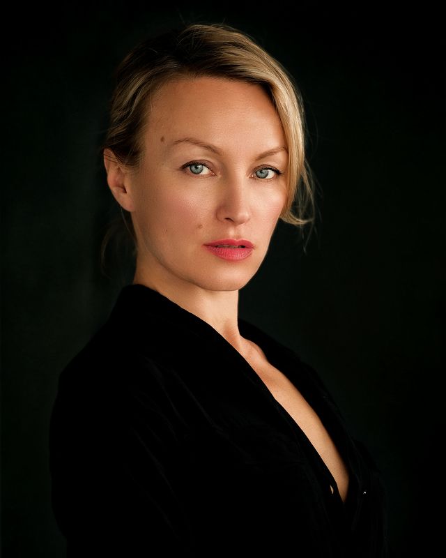 beautiful woman, aristocrat, natural beauty, status, naturalness, femininity, blue eyes, middle aged woman, mysteriousness, clever woman, yogi, spirituality,  Tatyana фото превью