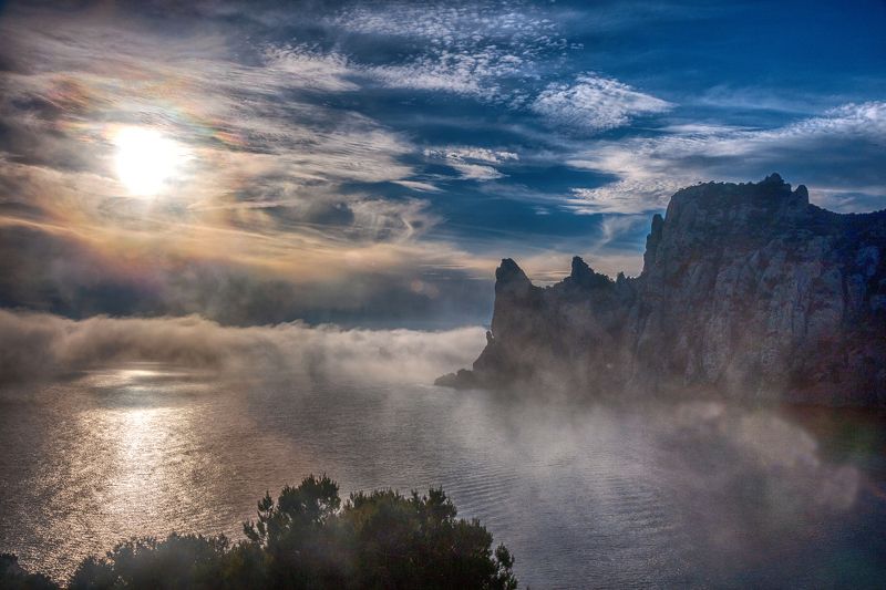 чёрное море, крым, скалы, море, прибой, вода, берег, туман, новый свет, мыс капчик Туман на мысе Капчик фото превью