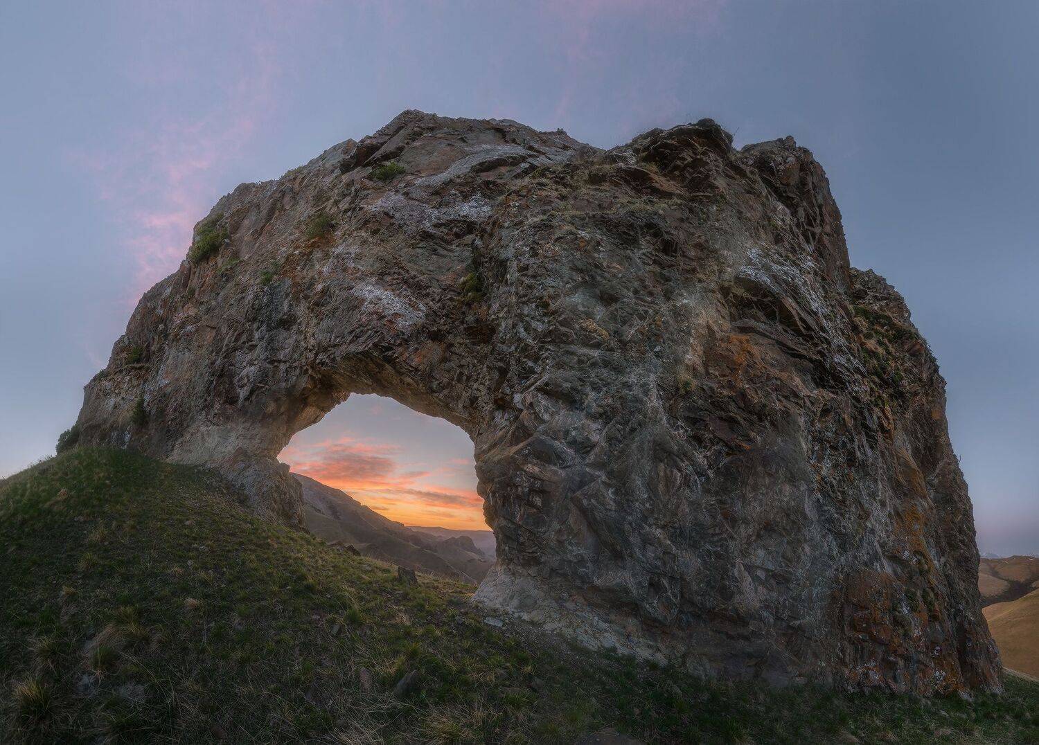 северный кавказ, карачаево-черкесия, скала арка, весна,, Николай Мысливцев