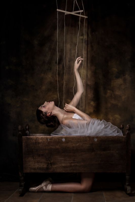 portrait puppet woman фото превью