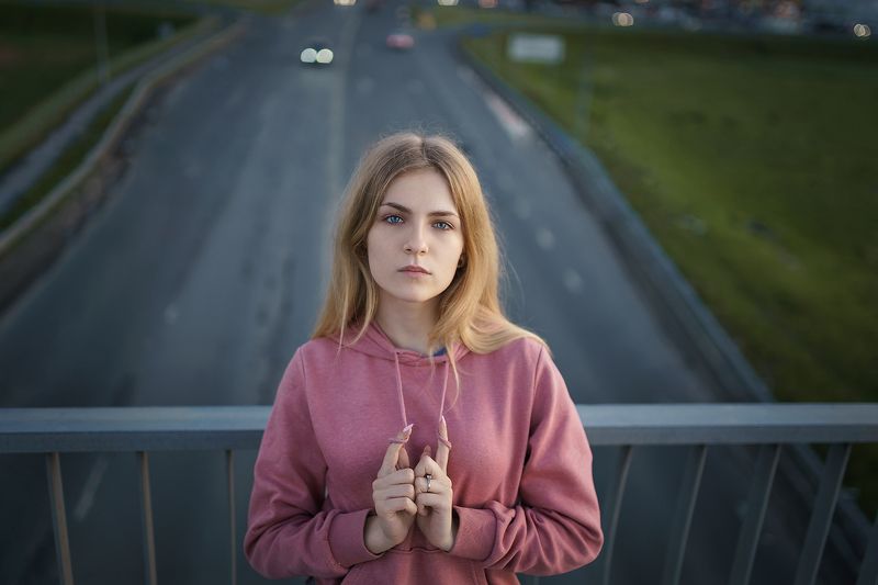 портрет, девушка, закат, город, огни, кола Дарья фото превью