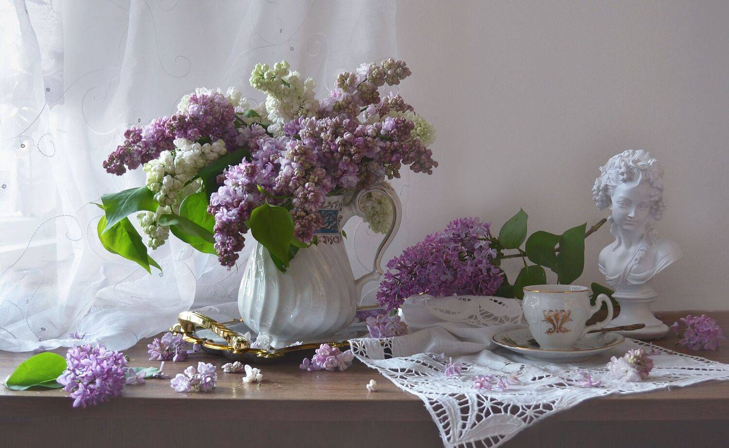 still life, натюрморт, цветы, фото натюрморт,весна, май, фарфор, статуэтка, сирень, настроение, Колова Валентина