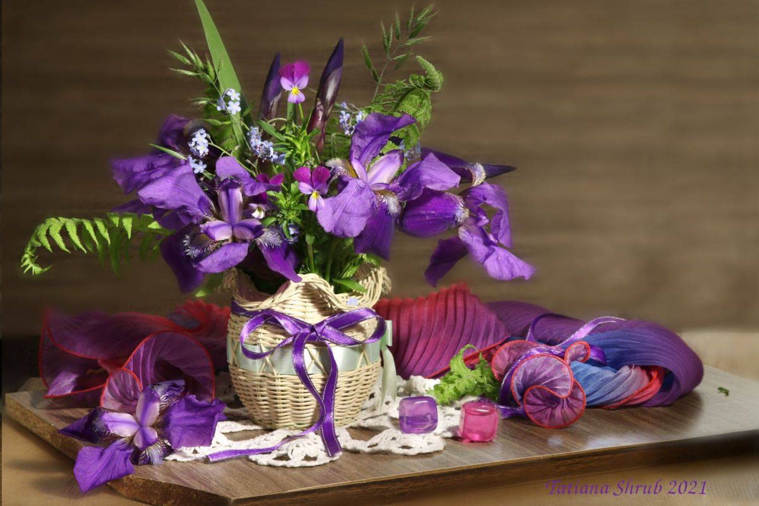 натюрморт, букет, ирисы, корзинка, шарф, Шруб (Беляева) Татьяна