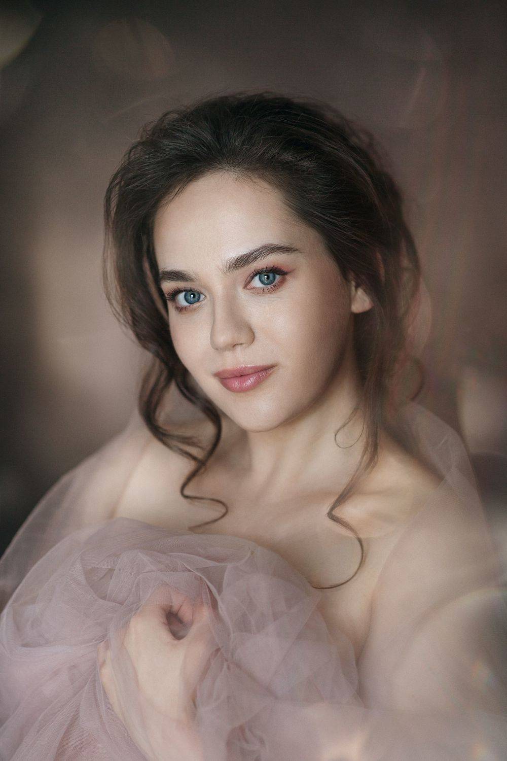 девушка , длинные волосы, серые глаза, юность, дневной свет, нежный портрет ., Оксана Ведмеденко