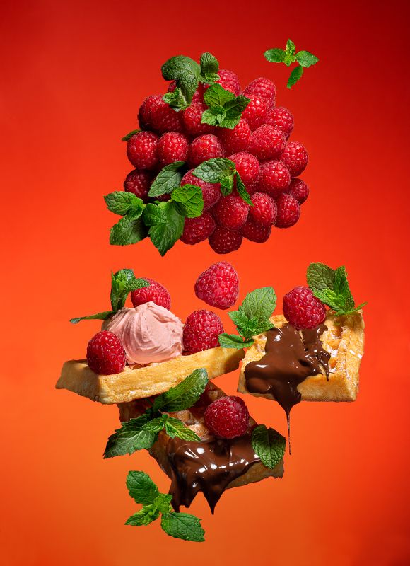 Малина, сладкая , ароматная в левитации) фото превью