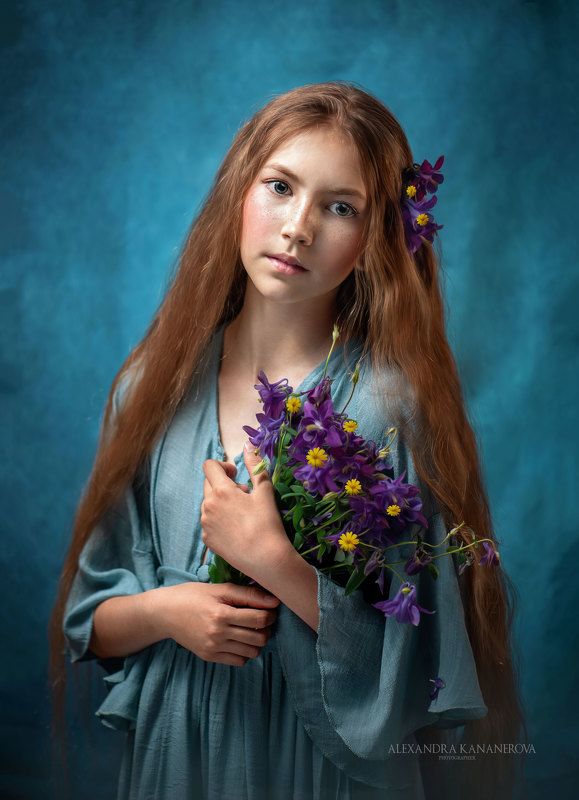 портрет, дети, цветы Девочка с цветами фото превью