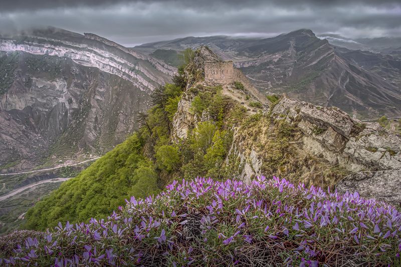 В горах Дагестана .Гуниб башня Шамиля фото превью