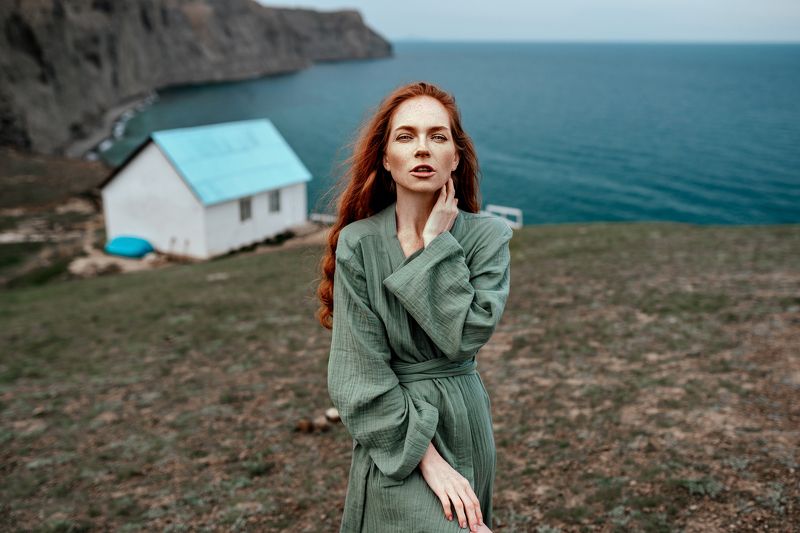 girl, summer, portrait, face, house, white, redhead, mountais, mountain, dress, green Крымская Исландия фото превью
