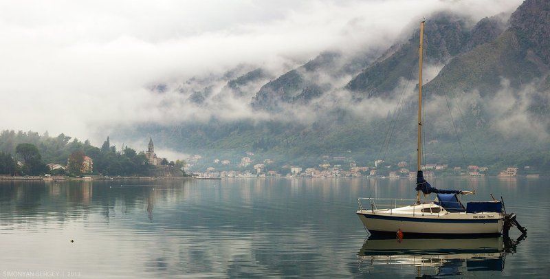 Бухта, Горы, Европа, Туман, Черногория, Яхта  фото превью