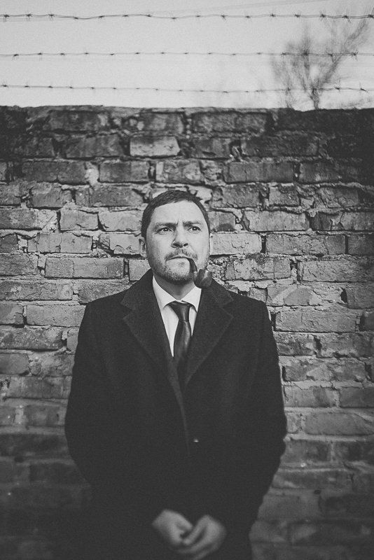 Осень стена проволока чб Холодное лето пятдесят третьего фото превью