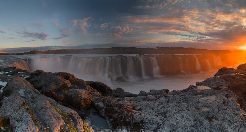Сельфосс. Панорама на закате. фото превью