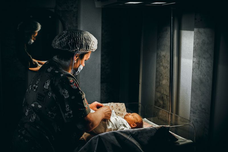 выписка, роддом, дети, ребенок, малыш, грудничок, помолейко ,репортаж, витебск Пеленание малыша фото превью