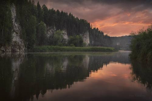 Закат на реке Серга