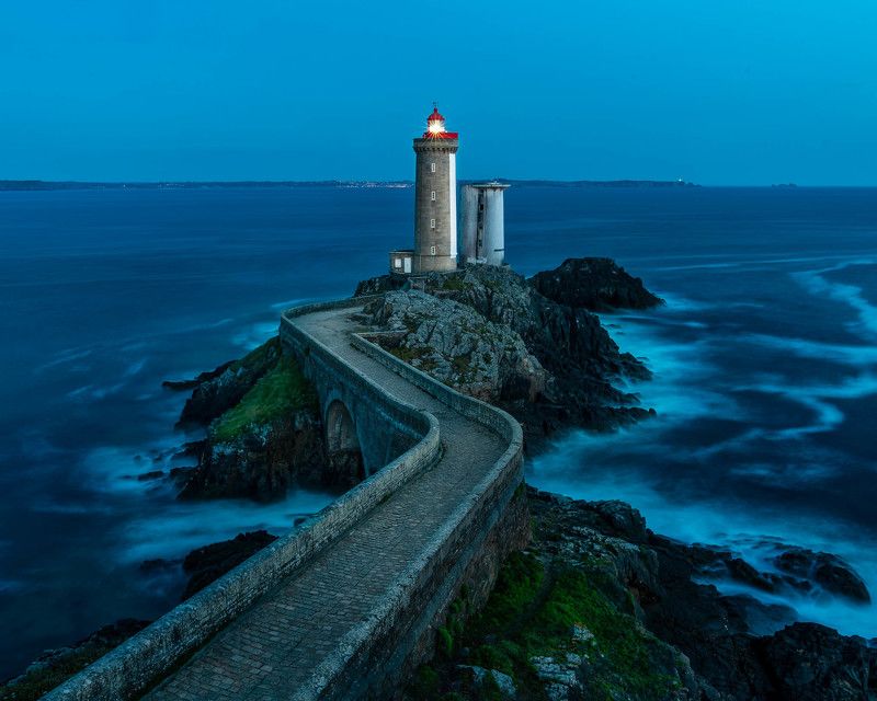 Le Phare du Petit Minou on Brittany’s coast фото превью