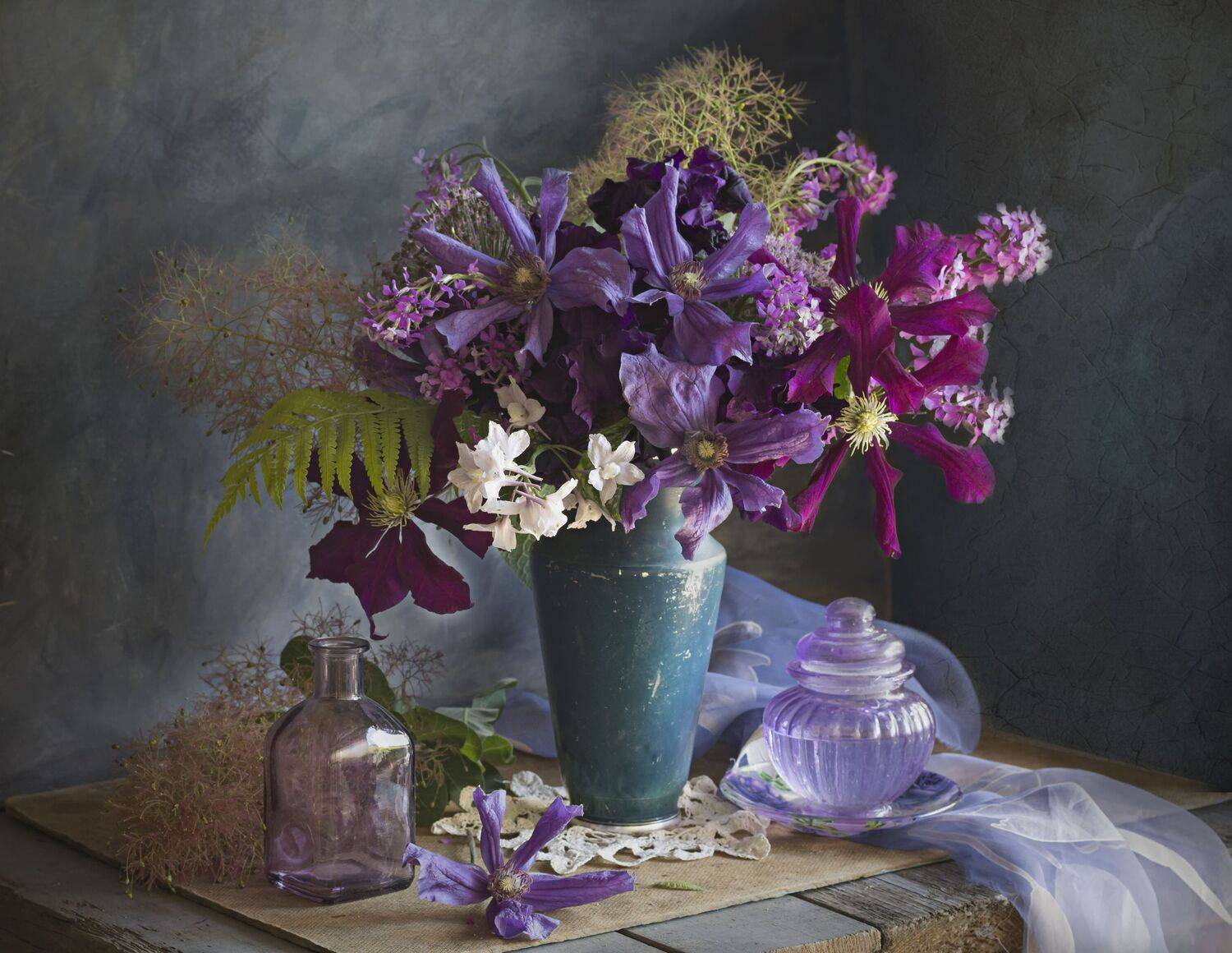 букет цветов, клематисы, натюрморт, ваза, Лионелла Зимина