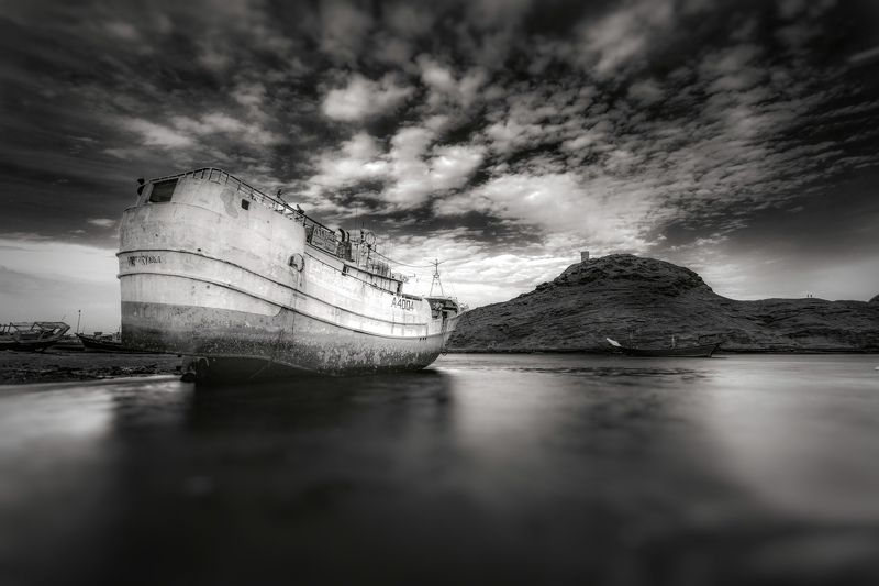 Back a white is poetic фото превью