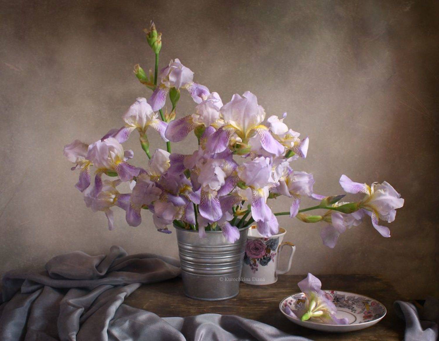 натюрморт, цветы, букет, ирисы, июнь, Курочкина Диана