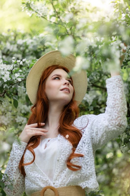 В саду фото превью