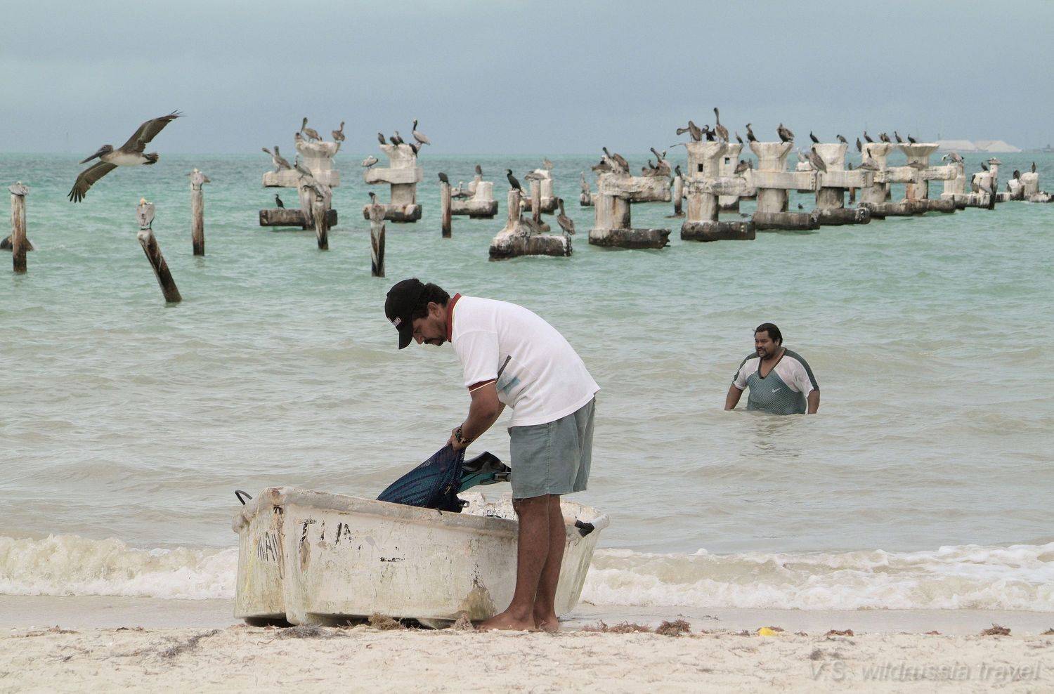 рыбаки, море, берег, пляж, лодка, причал, птица, путешествие, приключение, шагнивнеизведанное, Владимир Столяров