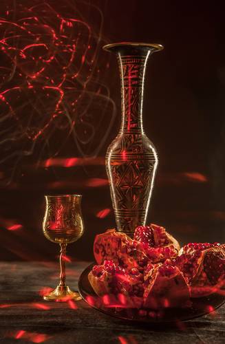 Натюрморт с гранатом