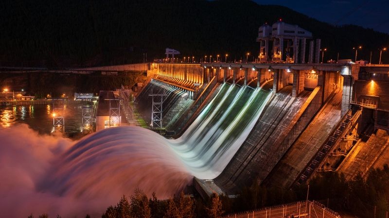 Сброс воды на Красноярской ГЭС фото превью