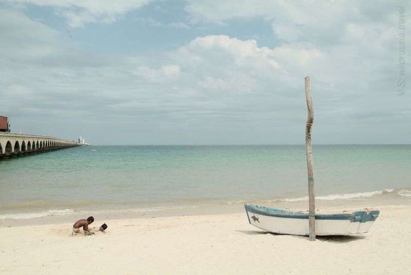 море, берег, пляж, лодка, причал, дети, горизонт, путешествие, приключение, шагнивнеизведанное Из цикла \