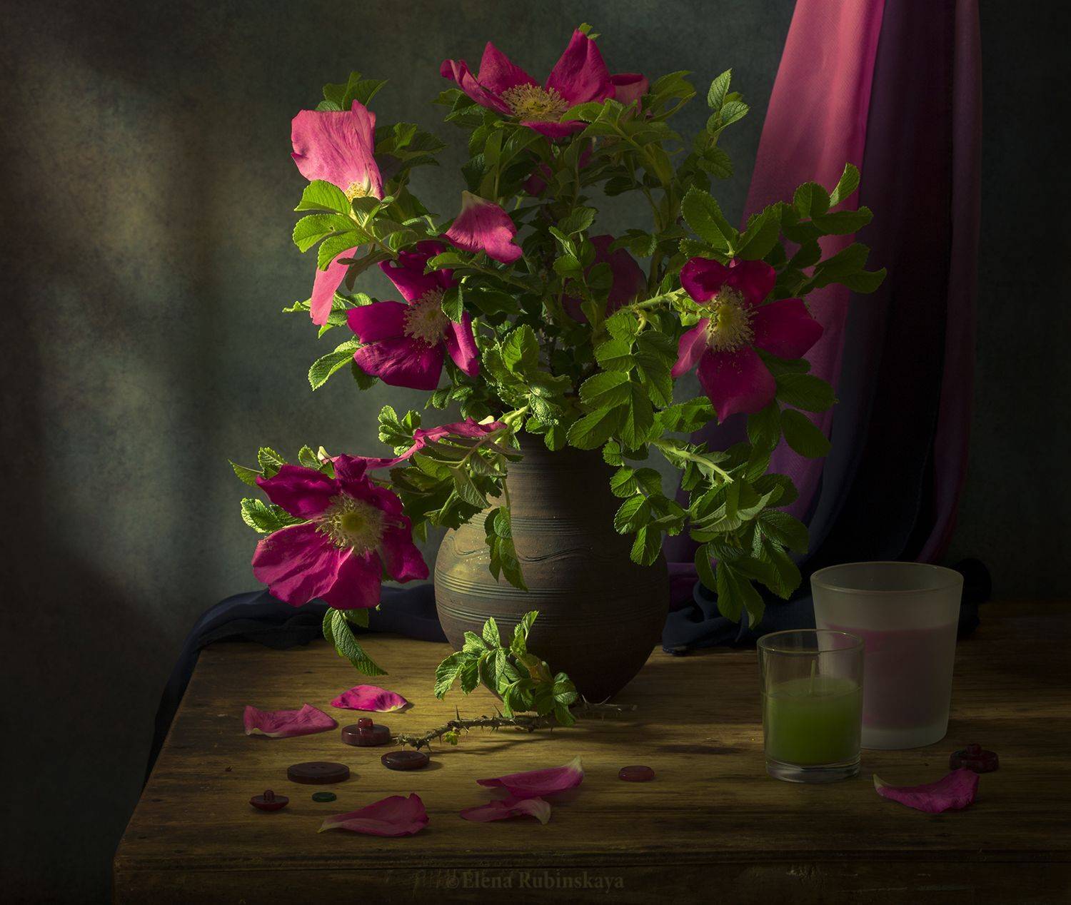 натюрморт,цветы,букет,шиповник,красный шиповник, Елена Рубинская
