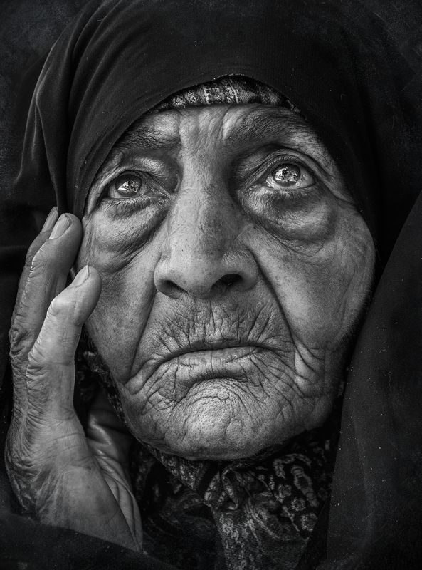 Struggle to look фото превью