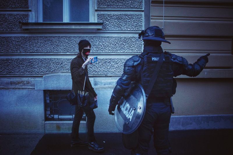 Antigovernment riot фото превью